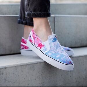 NIKE Cherry Blossom Toki Slip-On Sneakers